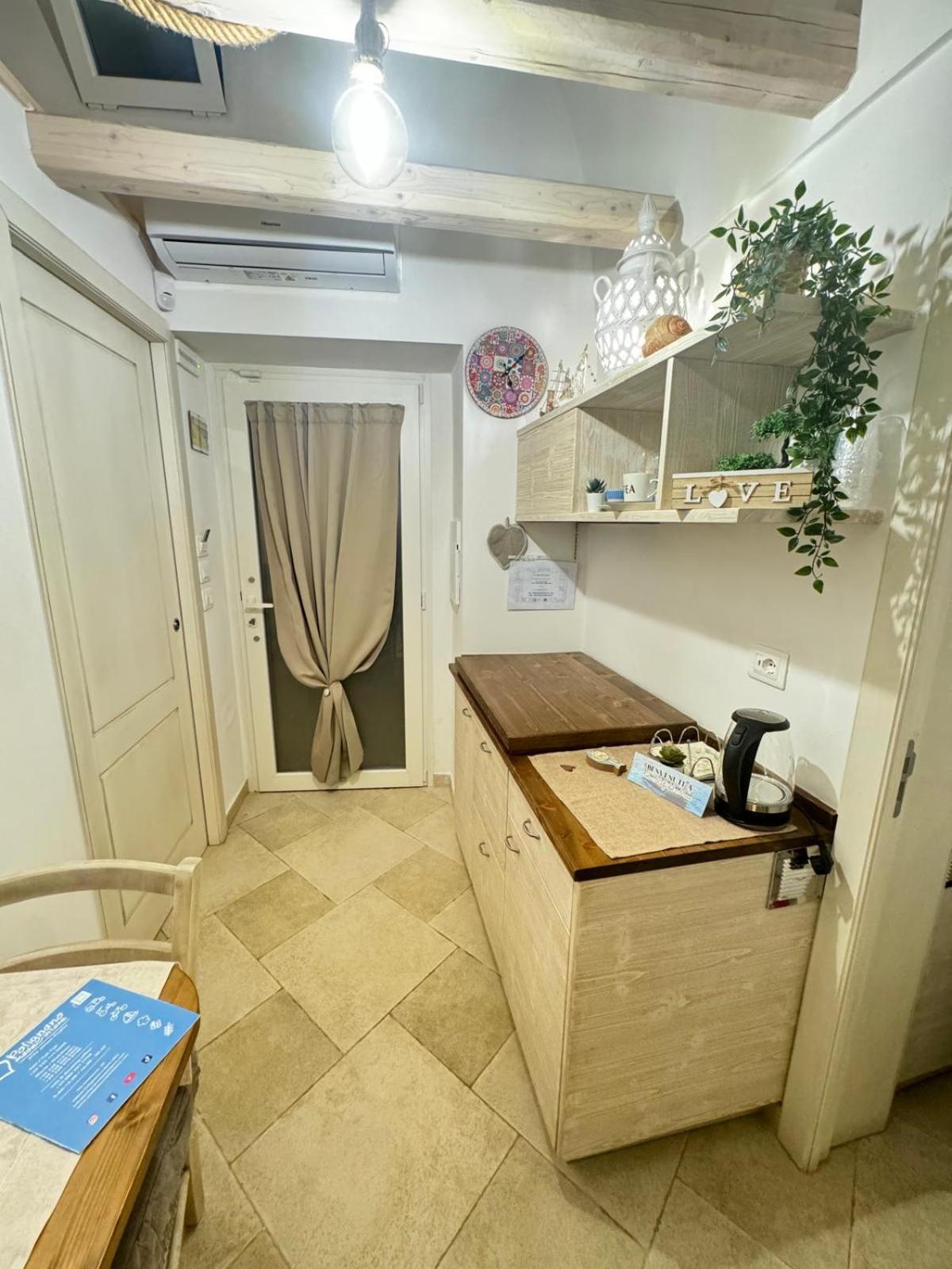 Le Ninfe Del Mare Bed & Breakfast Полиняно а Маре Екстериор снимка