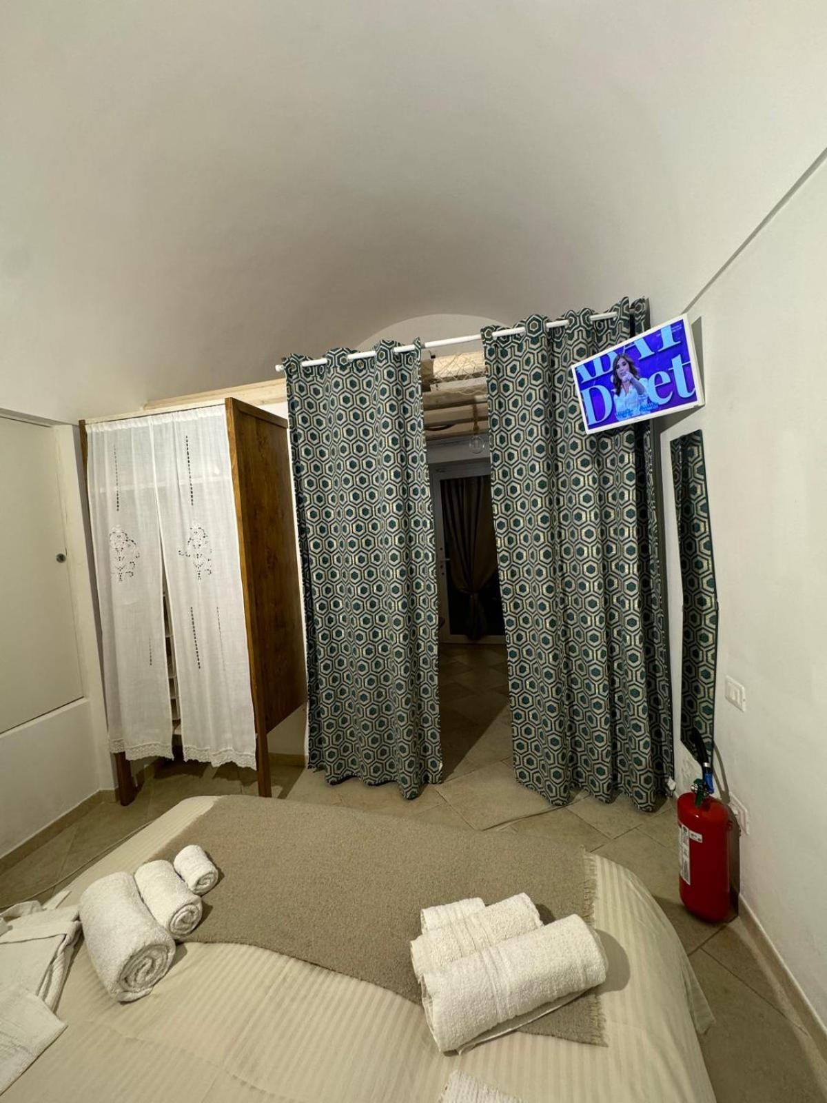 Le Ninfe Del Mare Bed & Breakfast Полиняно а Маре Екстериор снимка